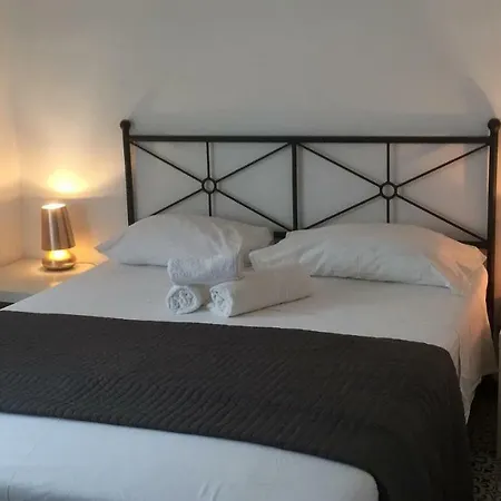 A Casa Di Giuseppe 2 Bed & Breakfast Carini